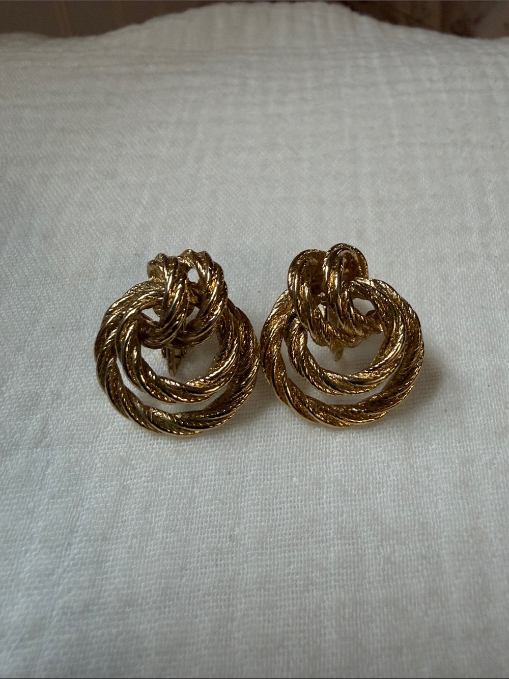 Vintage Avon Gold Tone Rope Twist Knot Clip on Earrings
